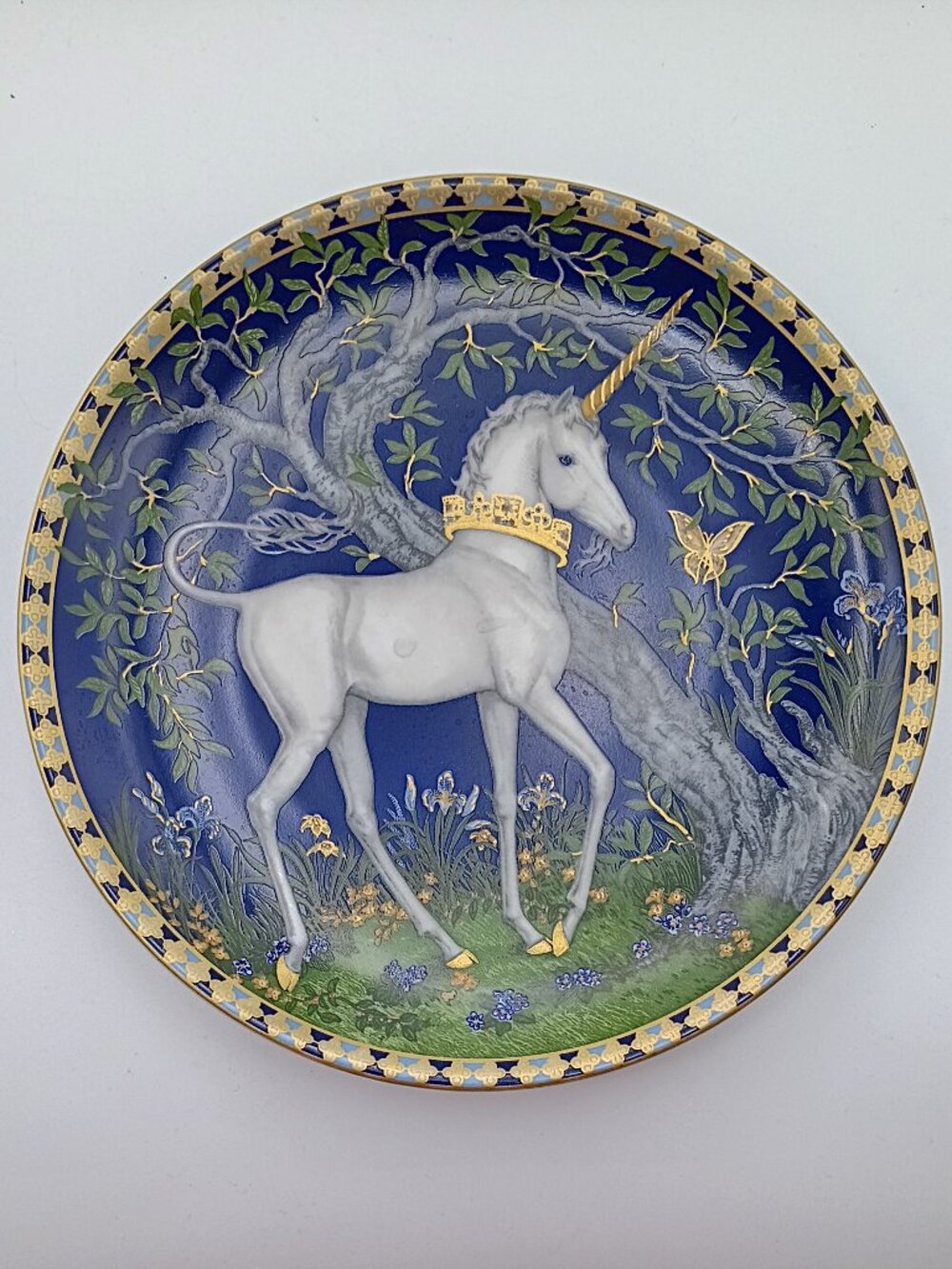 Vtge German Hutschenreuther 'Unicorn in Dreamers Garden' plate, 7"